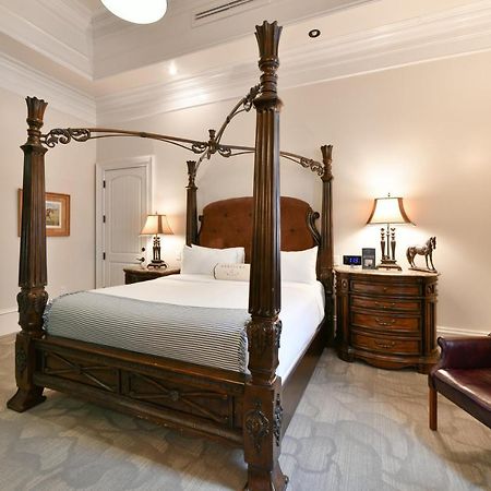 Kentucky Castle Hotell Versailles Exteriör bild