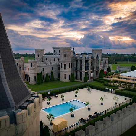 Kentucky Castle Hotell Versailles Exteriör bild