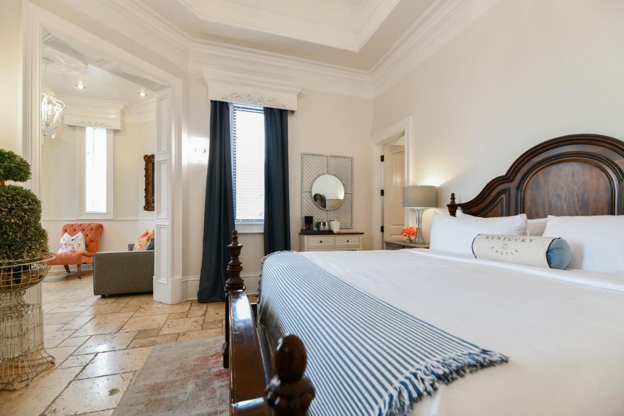 Kentucky Castle Hotell Versailles Exteriör bild