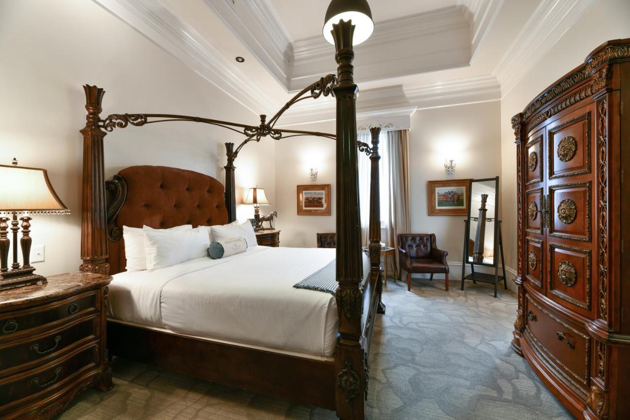 Kentucky Castle Hotell Versailles Exteriör bild