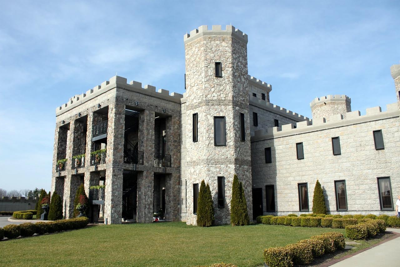 Kentucky Castle Hotell Versailles Exteriör bild