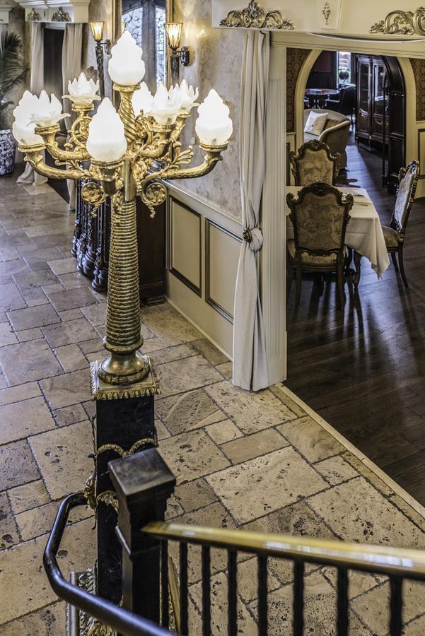 Kentucky Castle Hotell Versailles Exteriör bild