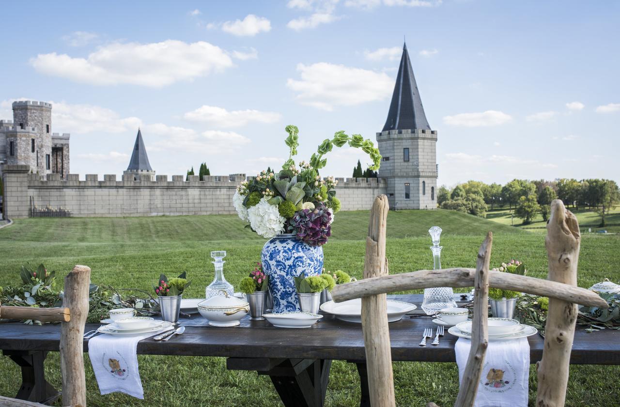Kentucky Castle Hotell Versailles Exteriör bild