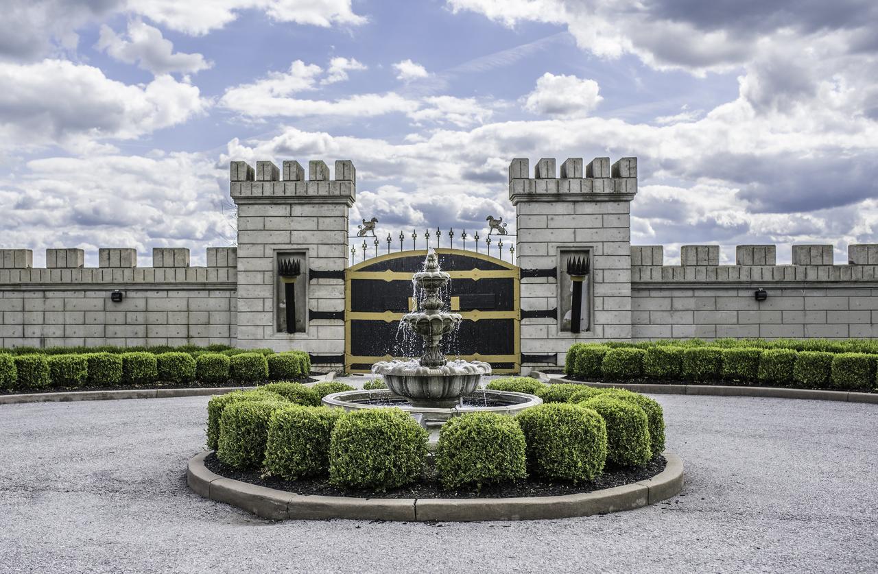Kentucky Castle Hotell Versailles Exteriör bild