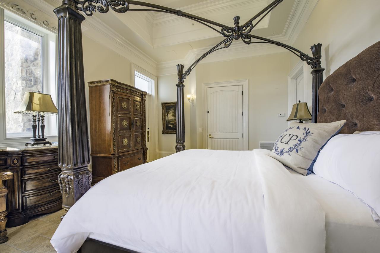 Kentucky Castle Hotell Versailles Exteriör bild