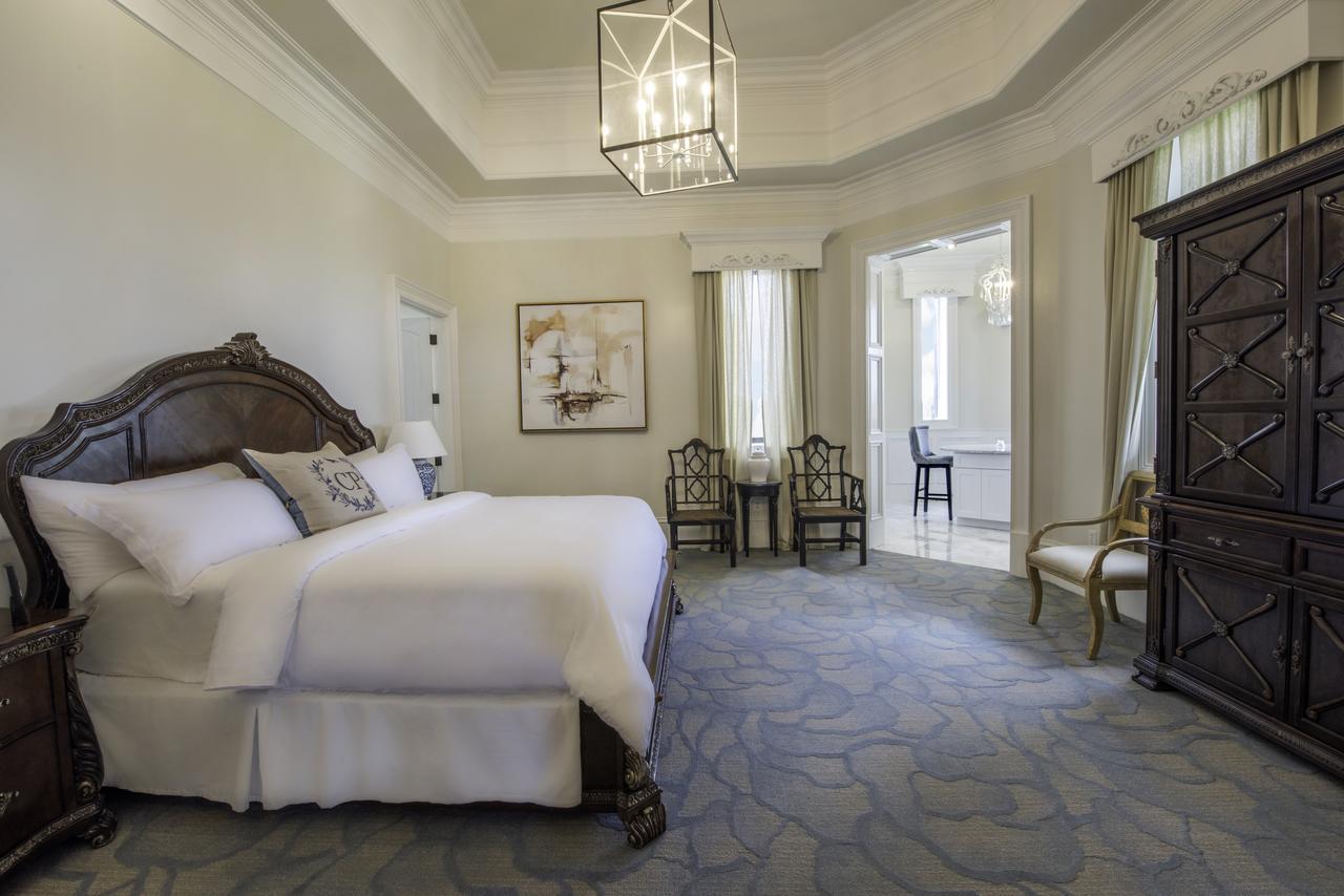 Kentucky Castle Hotell Versailles Exteriör bild