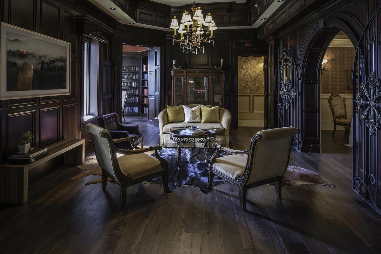 Kentucky Castle Hotell Versailles Exteriör bild