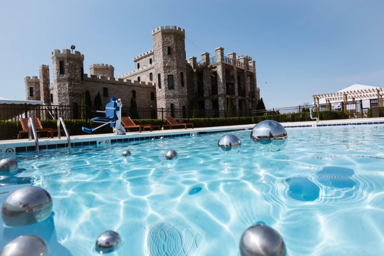 Kentucky Castle Hotell Versailles Exteriör bild