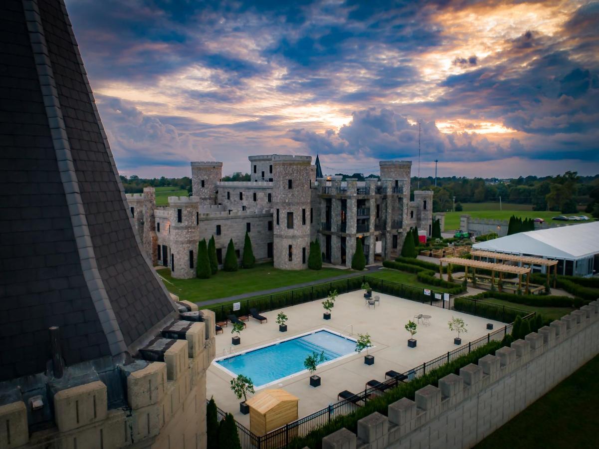 Kentucky Castle Hotell Versailles Exteriör bild