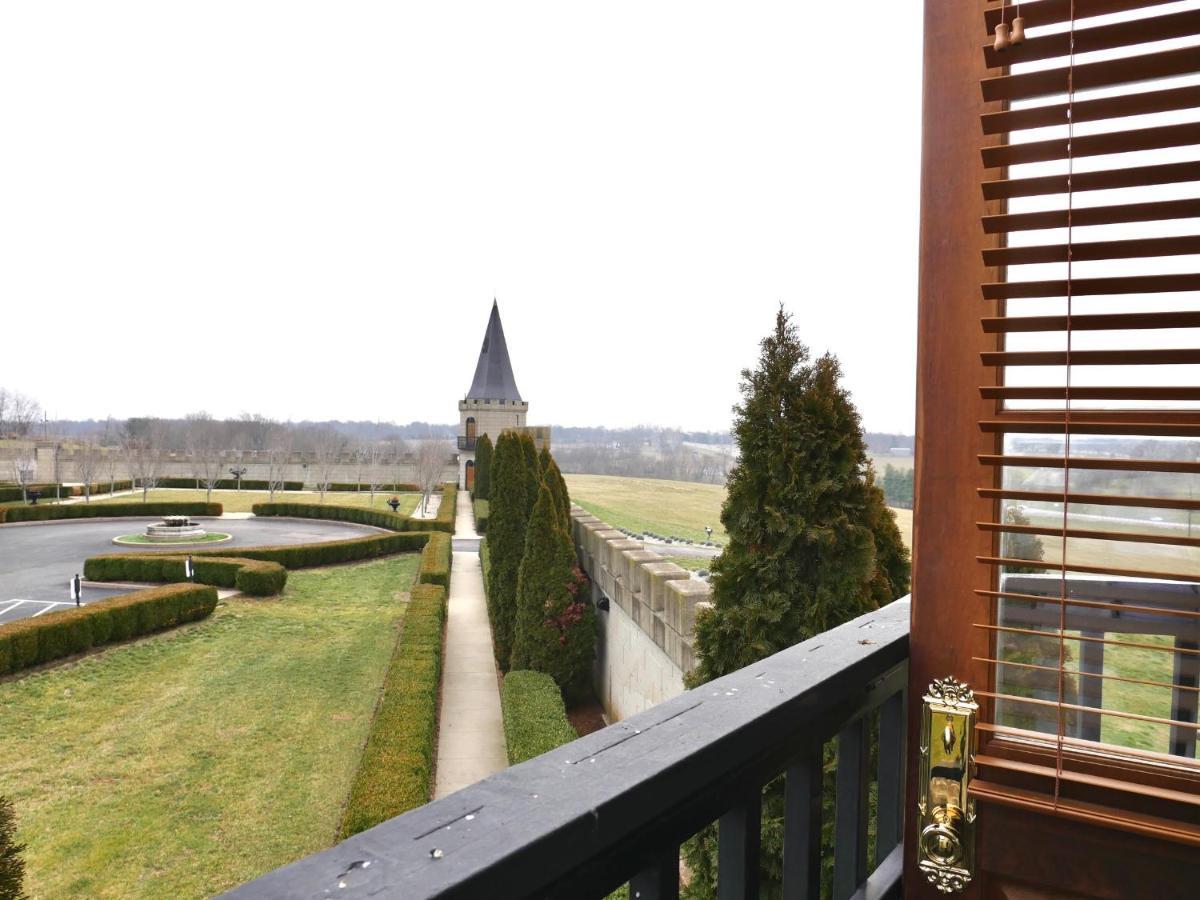 Kentucky Castle Hotell Versailles Exteriör bild